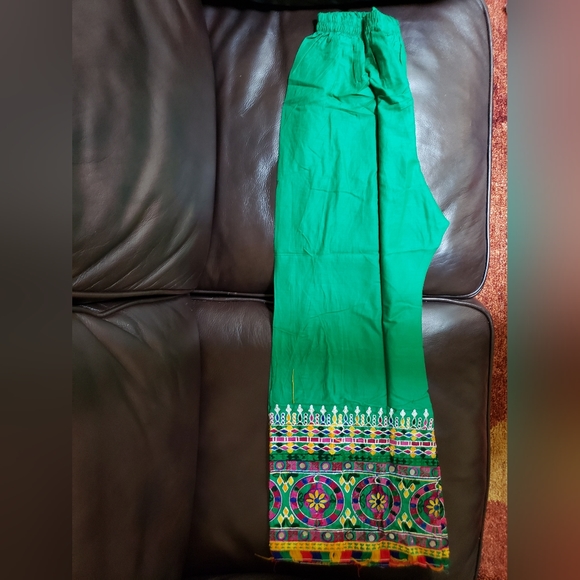 Hand embroidered pants/trousers - Picture 8 of 8
